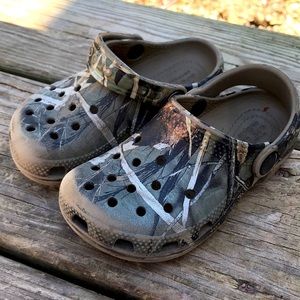 Camo crocs size 8 toddler